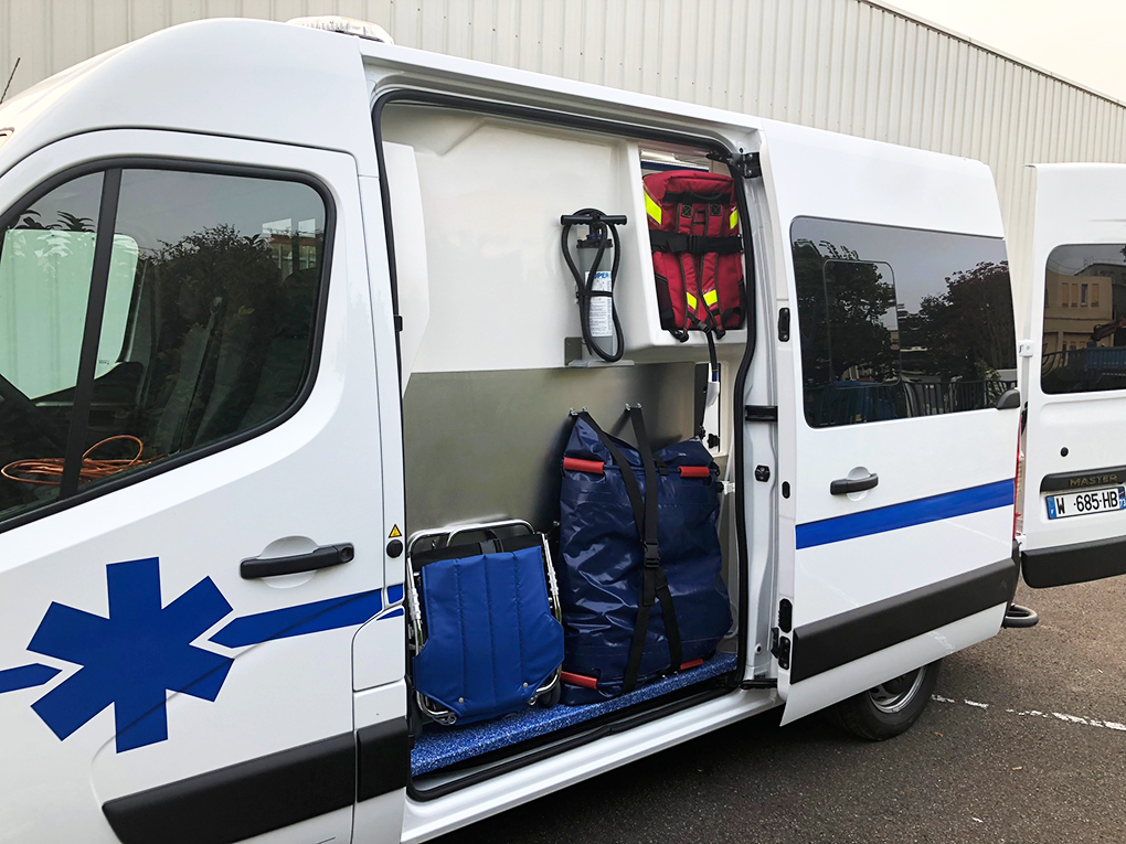 Ambulance Renault Master | C. Miesen